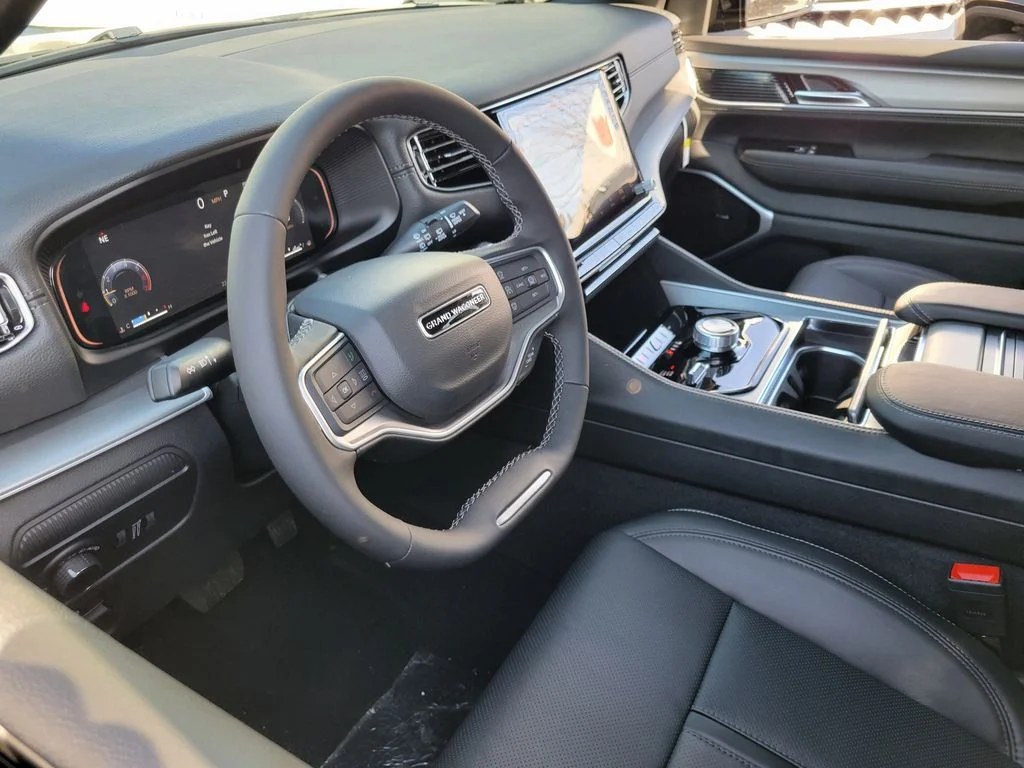 2026 Jeep Grand Wagoneer photo 2
