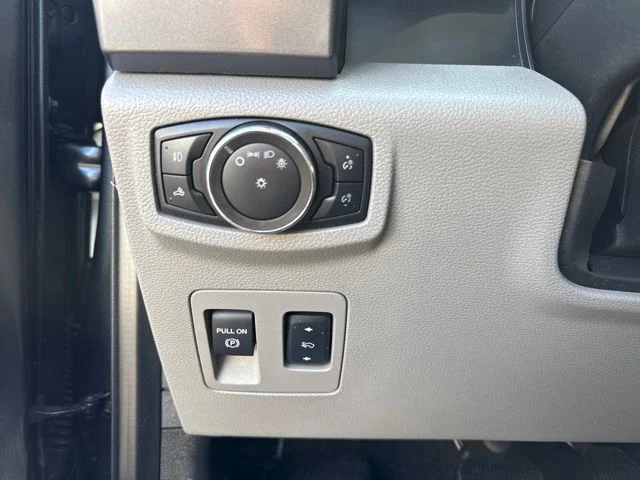 Used 2015 Silver Ford XLT image 17