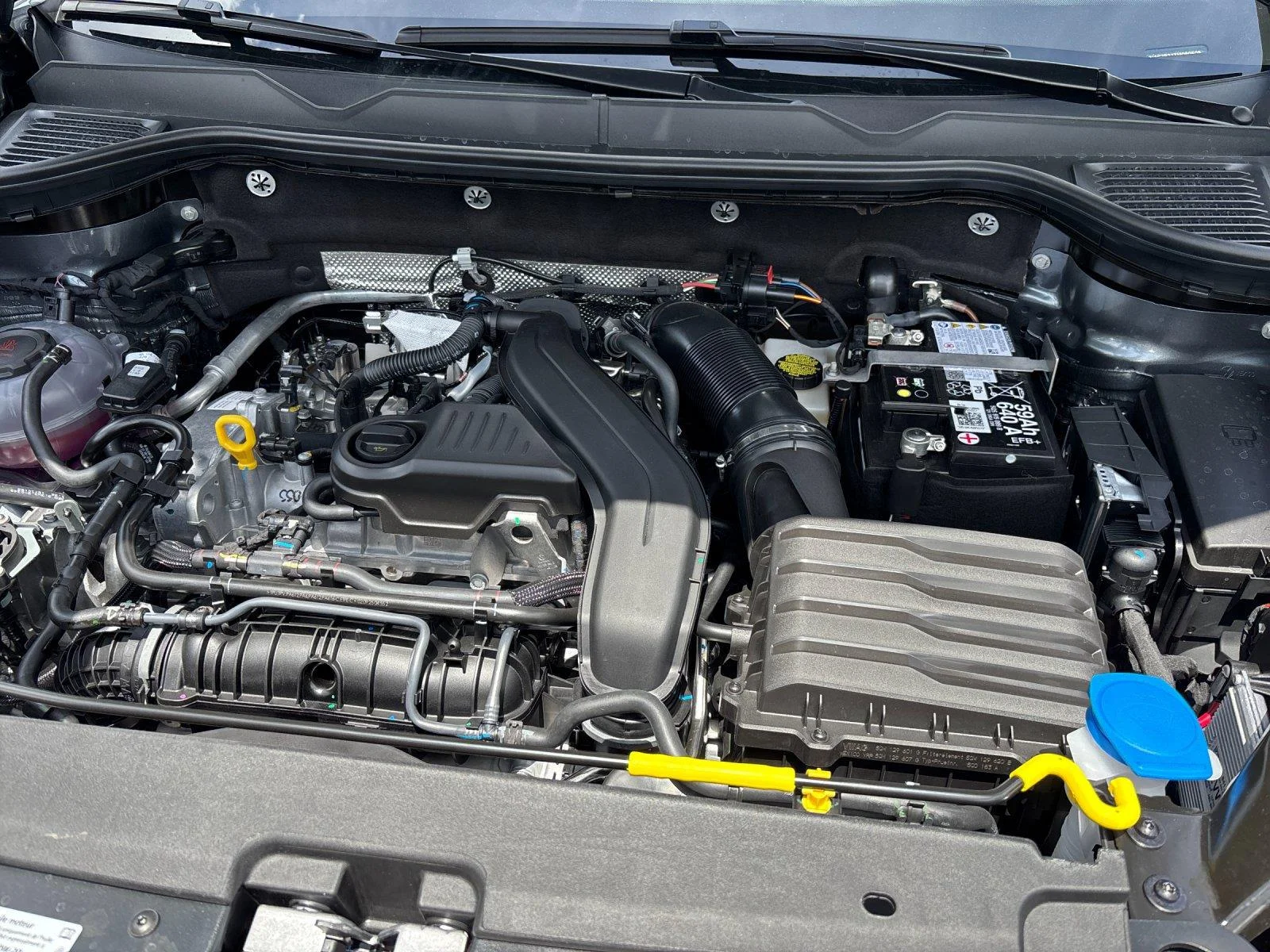 New 2026 Platinum Gray Metallic Volkswagen SEL image 9