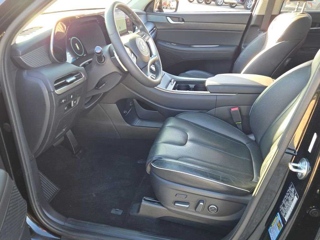 Used 2023 Black Hyundai Limited image 23