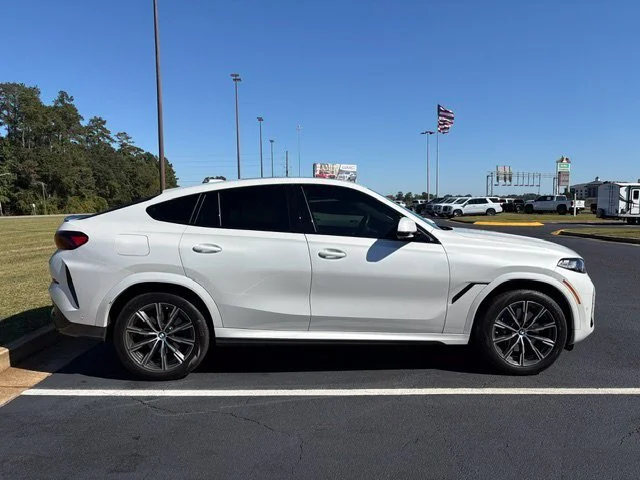 Used 2026 White Metallic BMW XDRIVE40I image 3