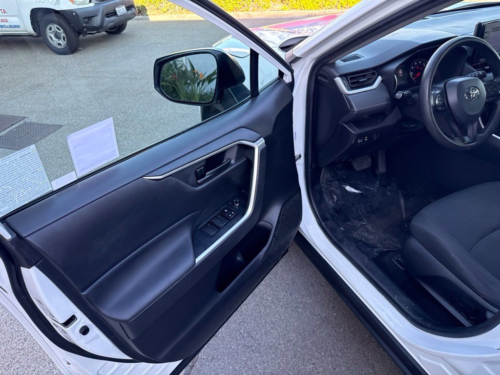 Used 2021 White Toyota LE image 19