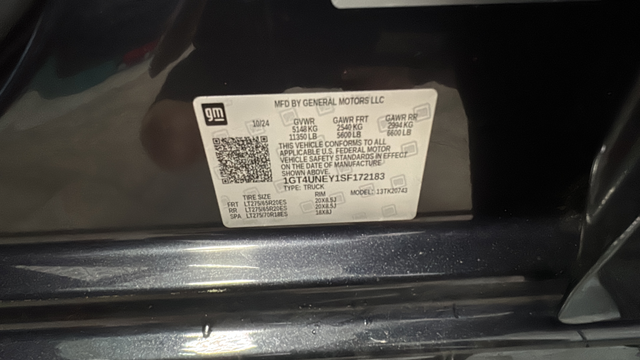 Used 2025 Titanium Rush Metallic GMC SLT image 37