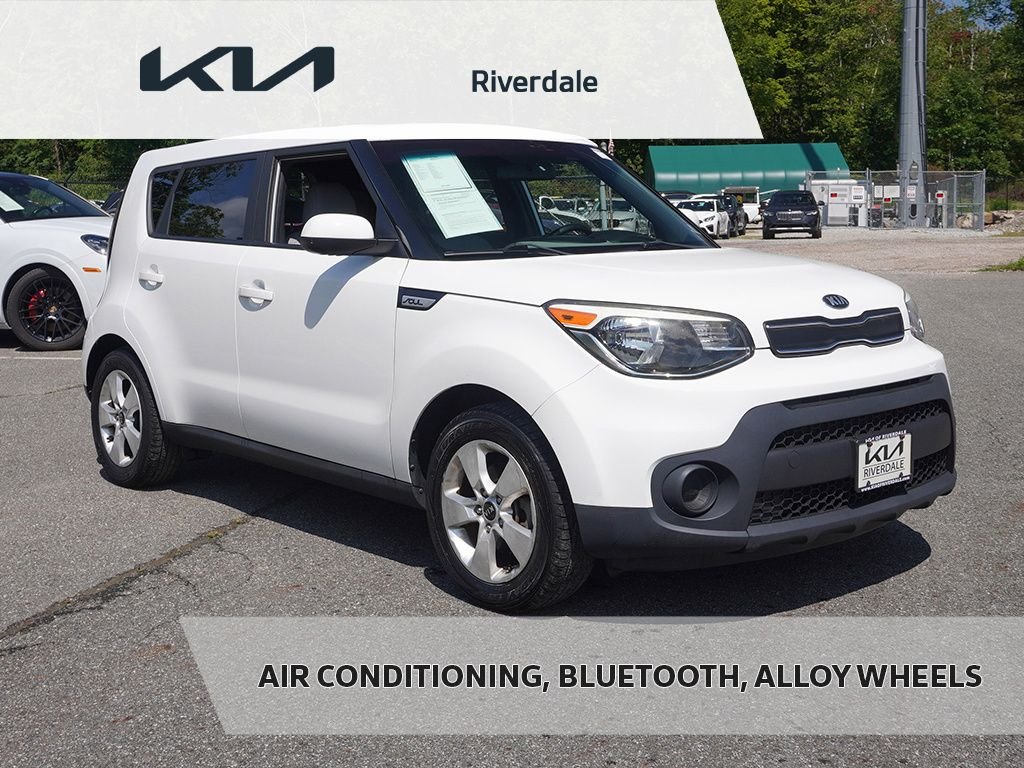 Used 2018 White Kia Base image 1