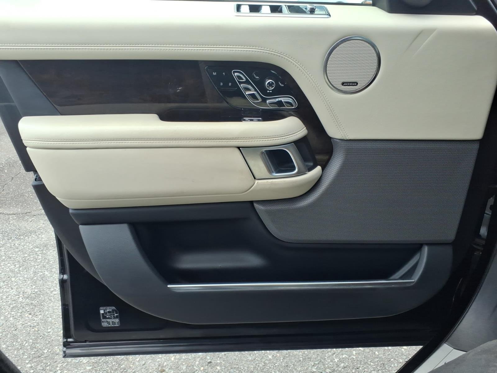 Used 2020 Santorini Black Metallic Land Rover Autobiography image 30