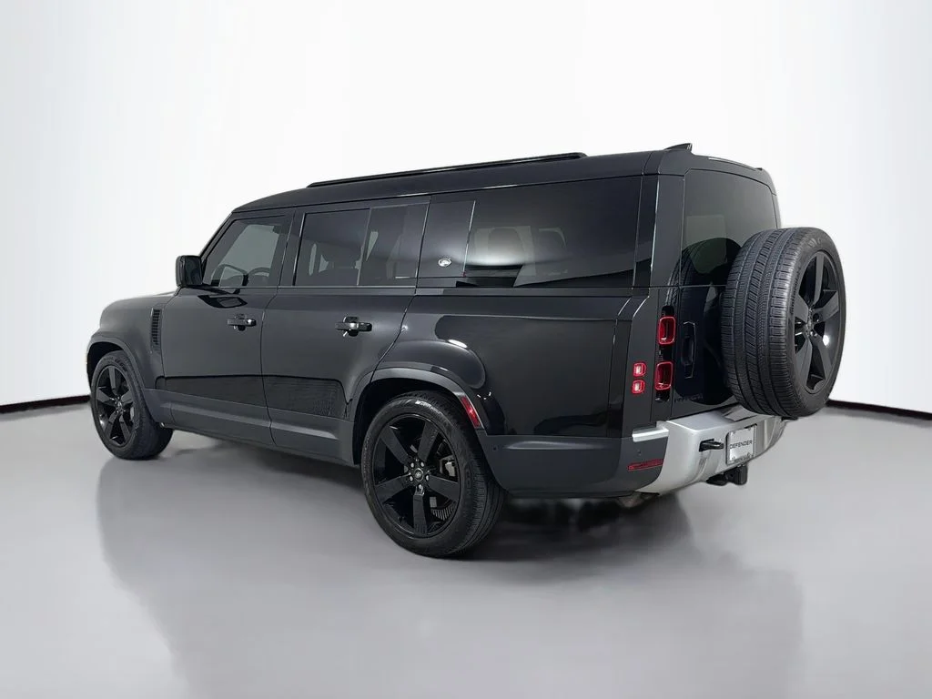 Used 2024 Black Land Rover S image 7