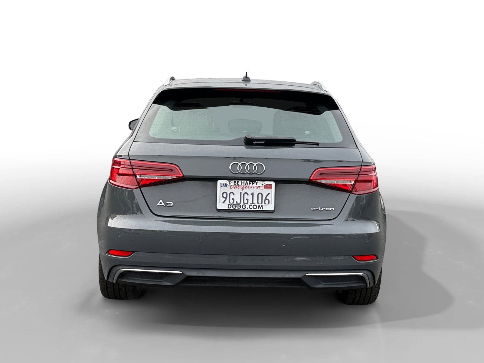 Used 2018 Gray Metallic Audi 1.4T Premium image 4