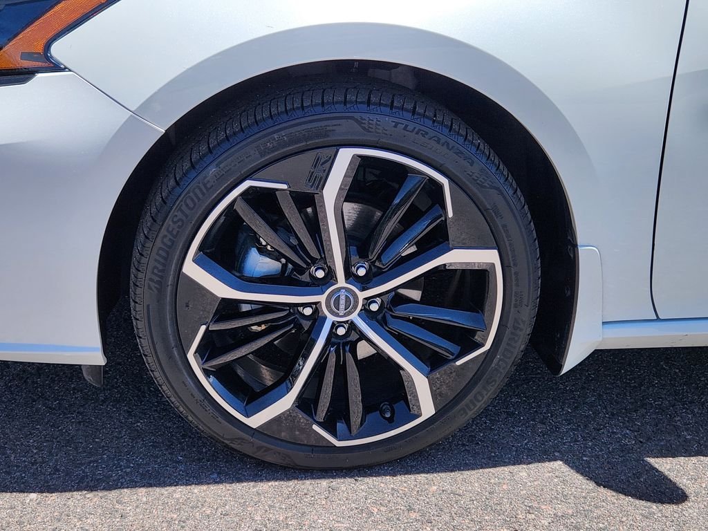 Certified Used 2023 White Nissan 2.5 SR image 9
