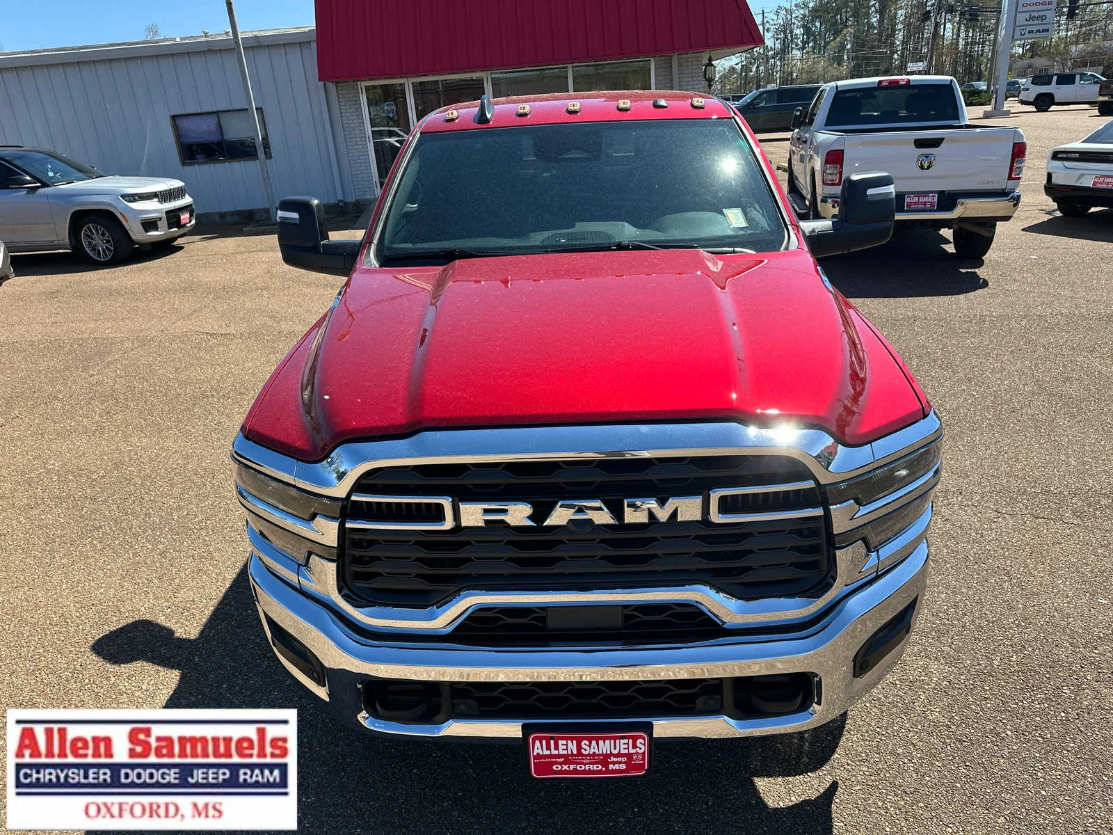 New 2026 Molten Red Pearl-Coat Exterior Paint RAM Tradesman image 10