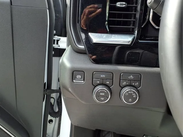 Used 2026 Summit White Chevrolet LT image 12
