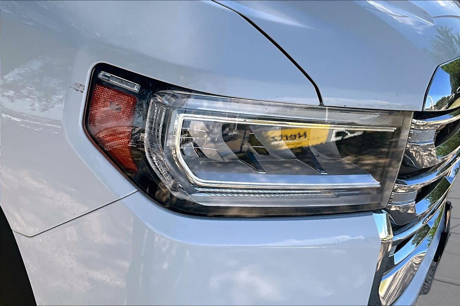 Used 2022 Summit White GMC SLE image 27