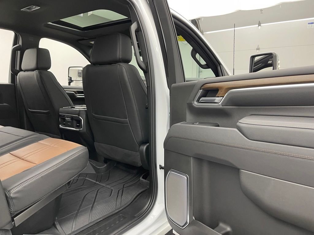 Used 2026 Summit White Chevrolet High Country image 41