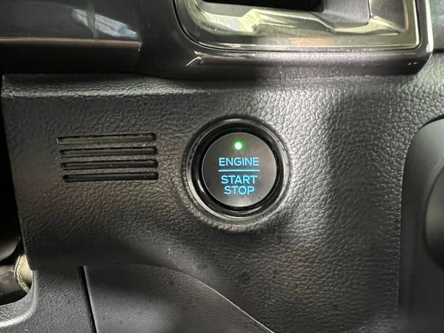 Used 2019 White Ford Lariat image 28