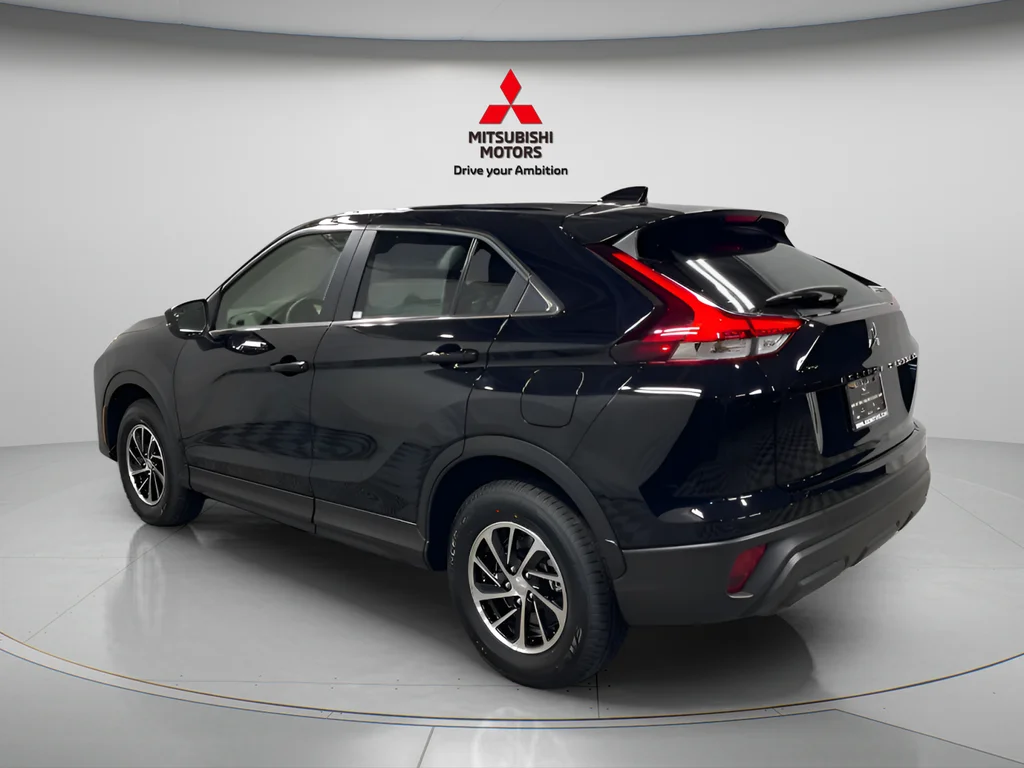 New 2026 Labrador Black Pearl Mitsubishi ES image 4