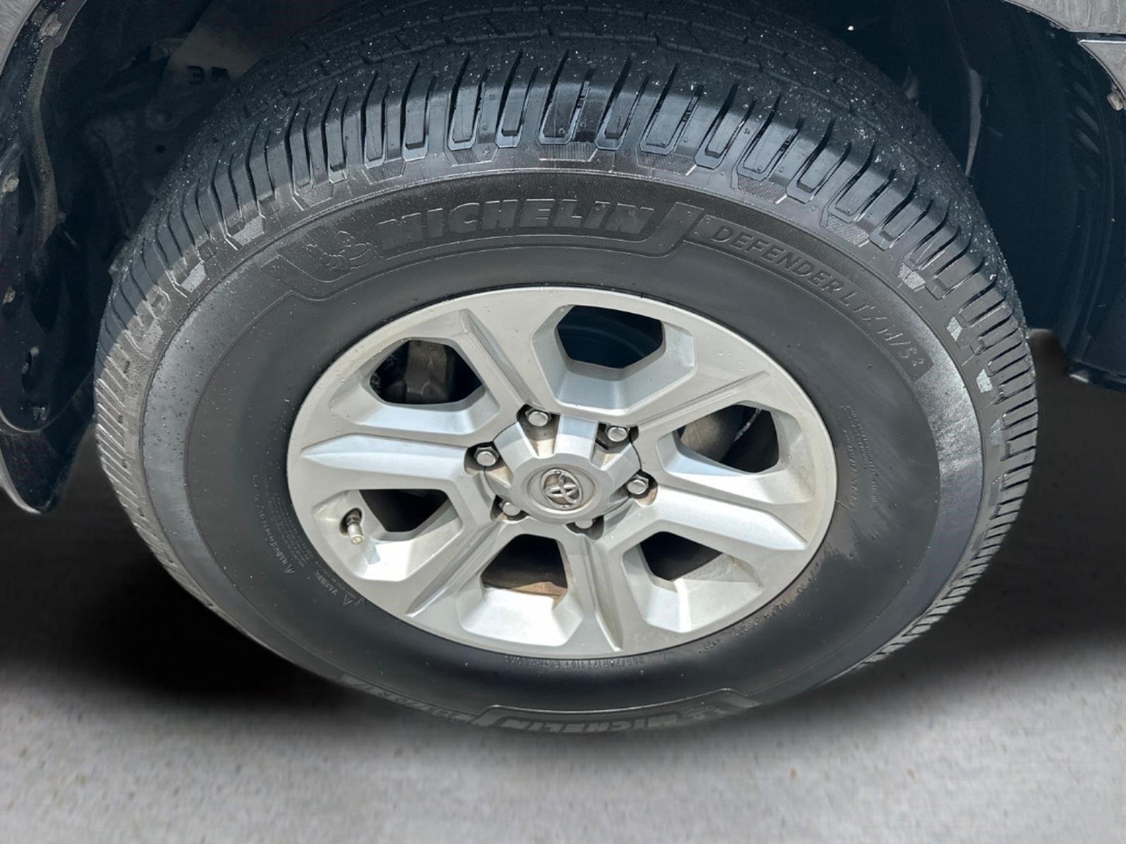 Used 2019 Midnight Black Metallic Toyota SR5 image 10