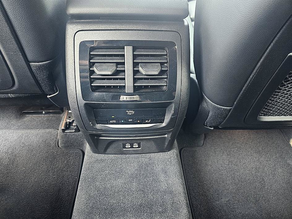 Used 2022 Black Sapphire Metallic BMW xDrive30i image 31
