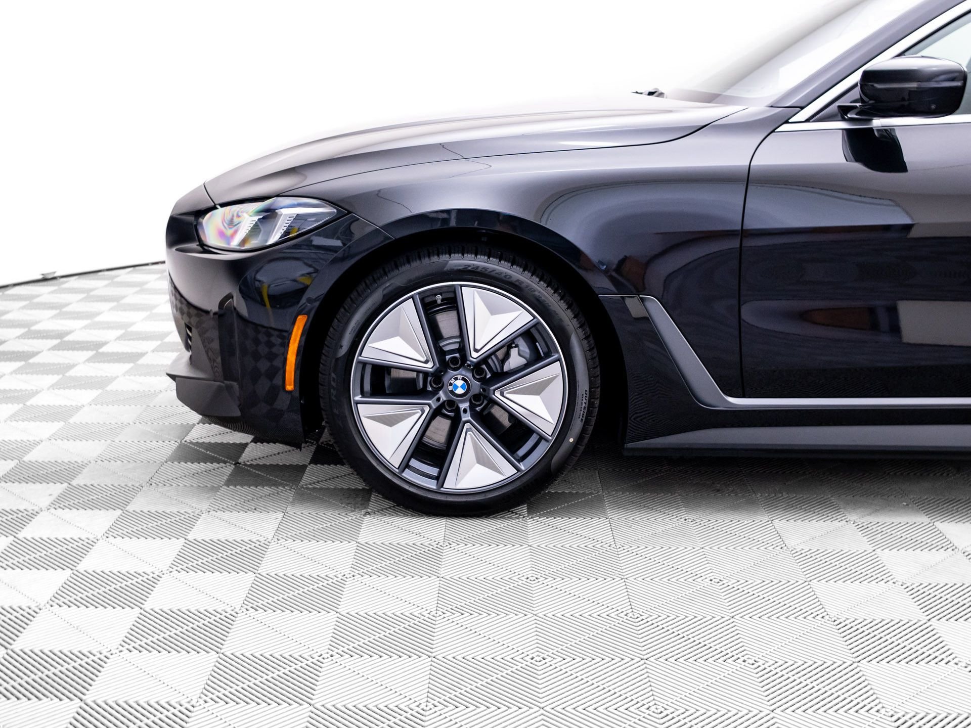 New 2026 Black Sapphire Metallic BMW xDrive40 image 36