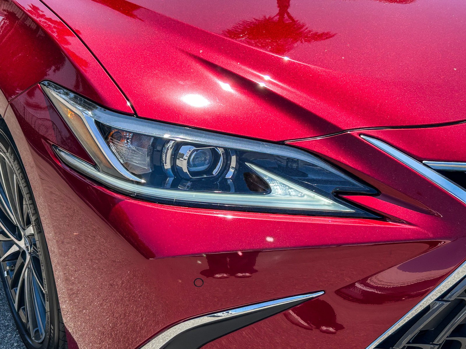 Used 2025 MATADOR RED MICA Lexus ES 300H PREMIUM image 4