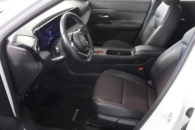 Used 2025 Aspen White Nissan SR image 18