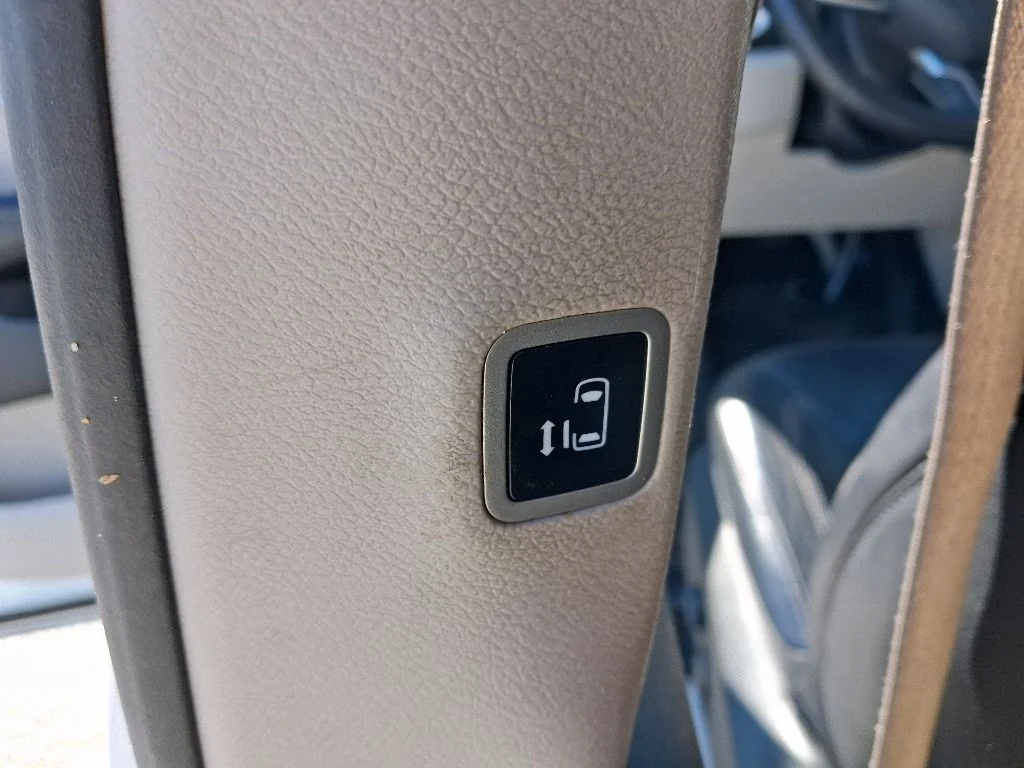 Used 2022 White Chrysler Touring L image 20