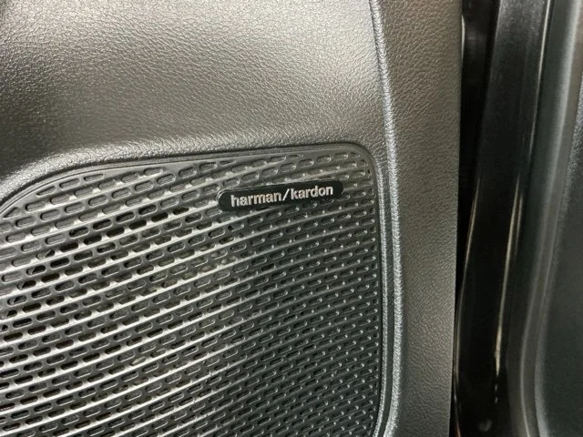 Used 2023 Black Chrysler Pinnacle image 17