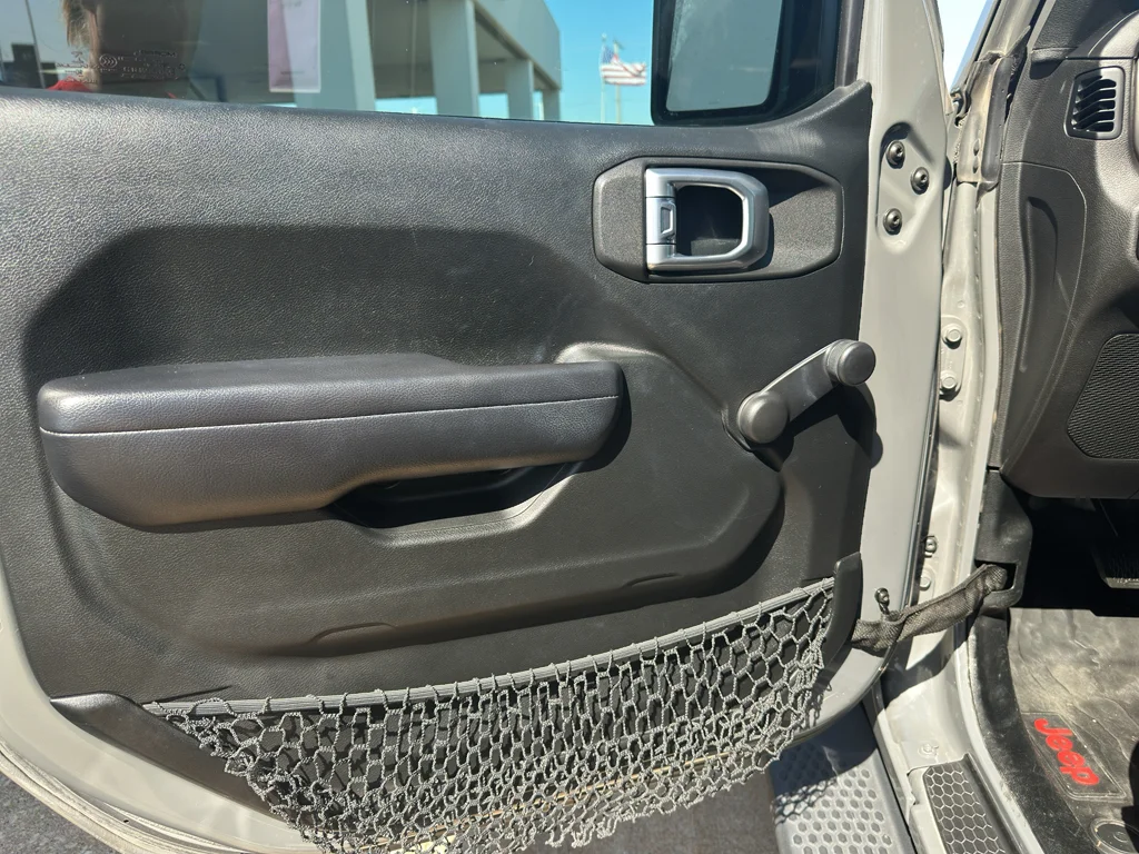Used 2018 Sting-Gray Clearcoat Jeep Sport image 10