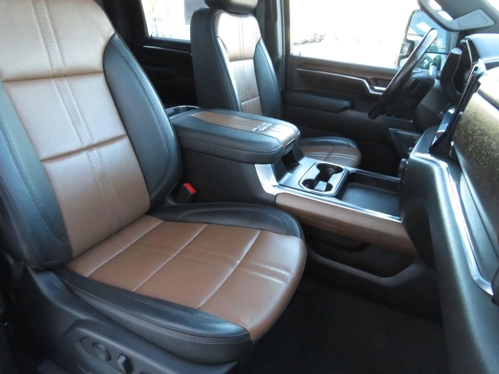 Used 2024 Summit White Chevrolet High Country image 30