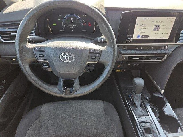 Used 2025 WHITE Toyota LE image 22