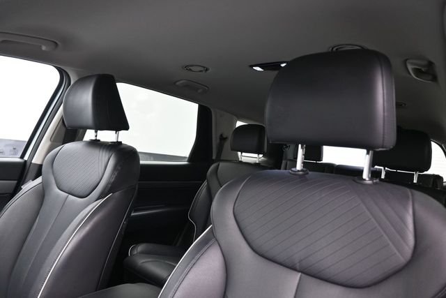 Used 2025 White Hyundai SEL image 28