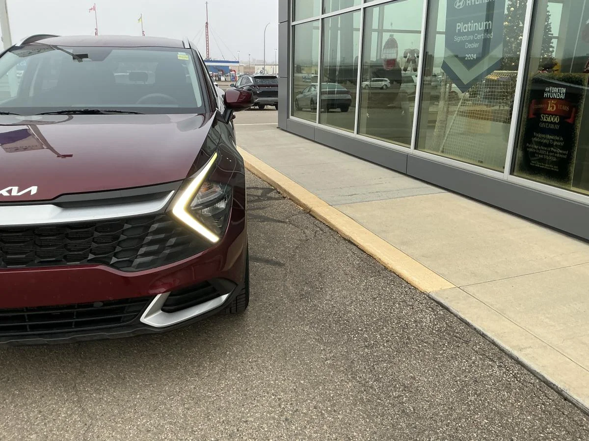 Used 2023  Kia LX image 9