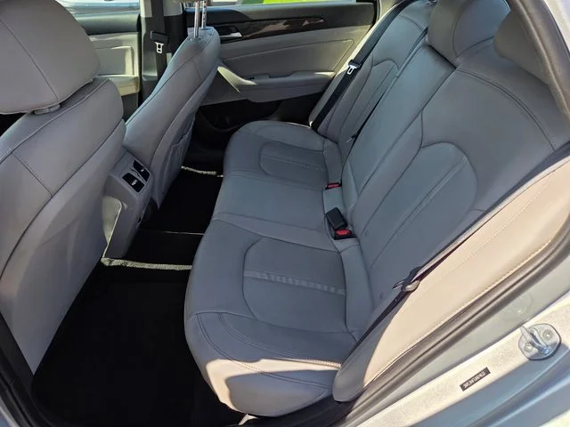 Used 2018 Silver Hyundai Limited image 10