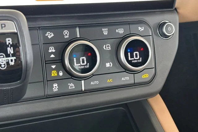 New 2026 Santorini Black Land Rover X-Dynamic SE image 19