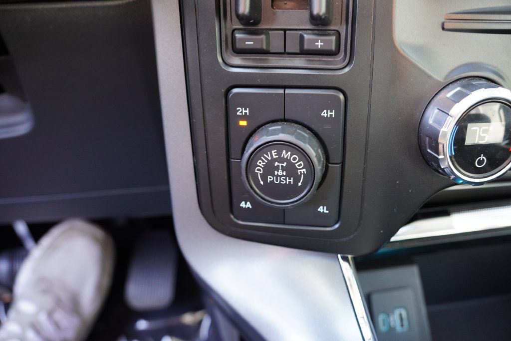Used 2021 Quartz Metallic Ford Lariat image 33