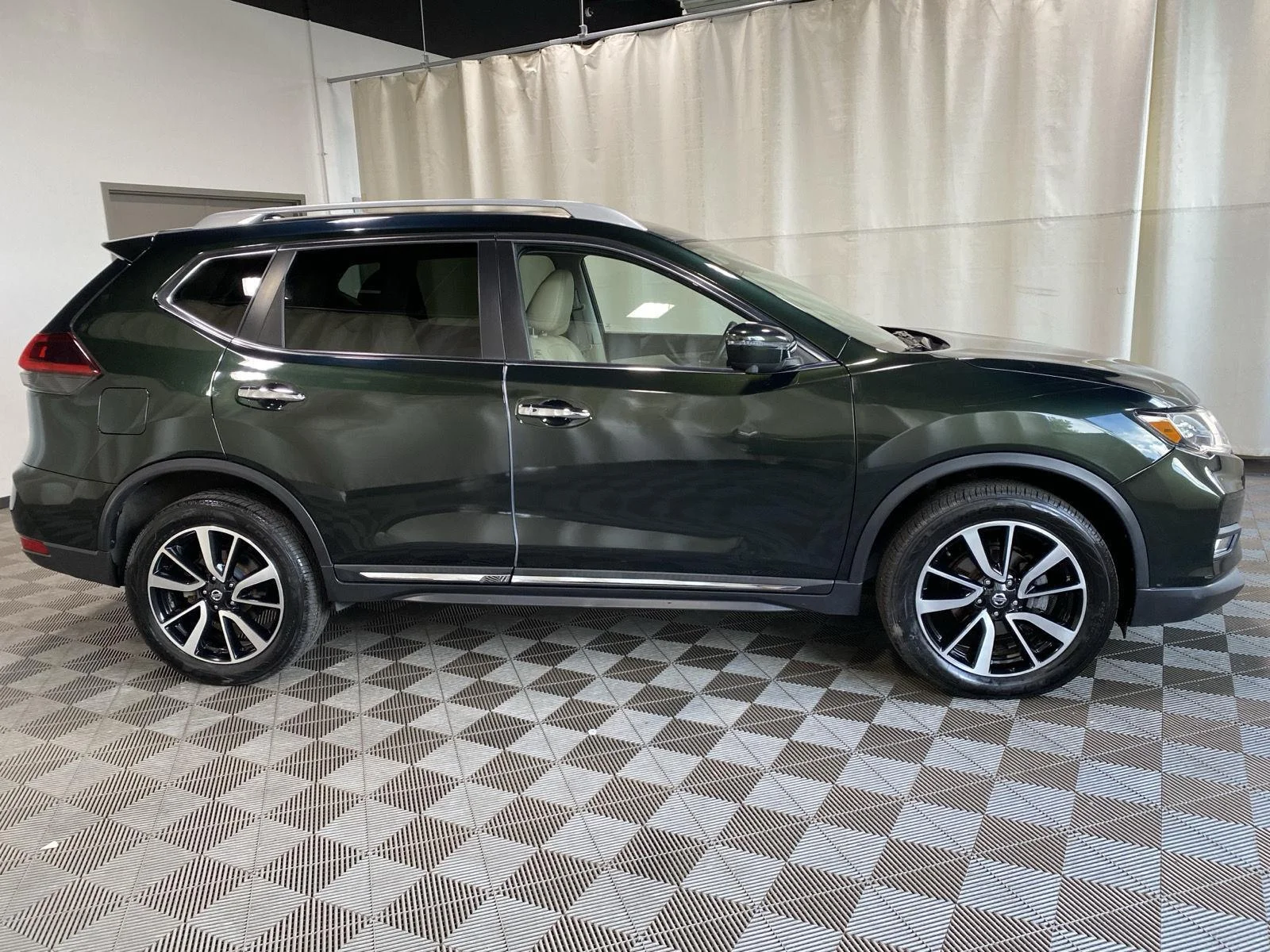 Used 2020 Midnight Pine Metallic Nissan SL image 8