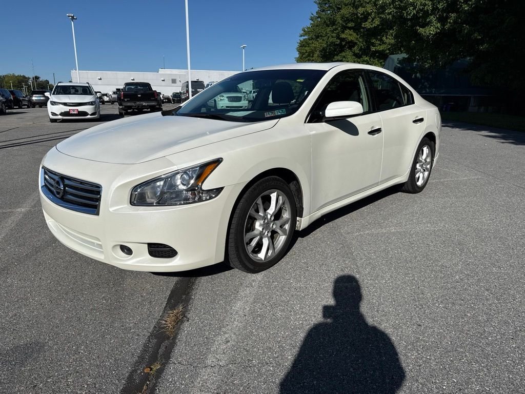 Used 2014 White Nissan 3.5 S image 3