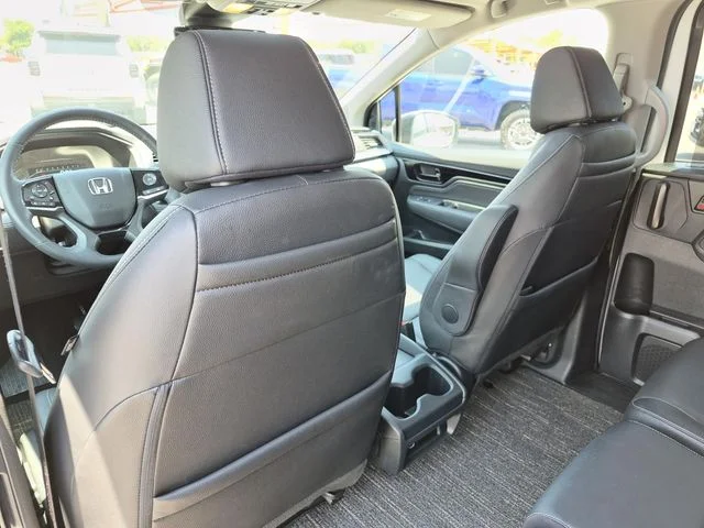 Used 2023 Platinum White Pearl Honda Touring image 16