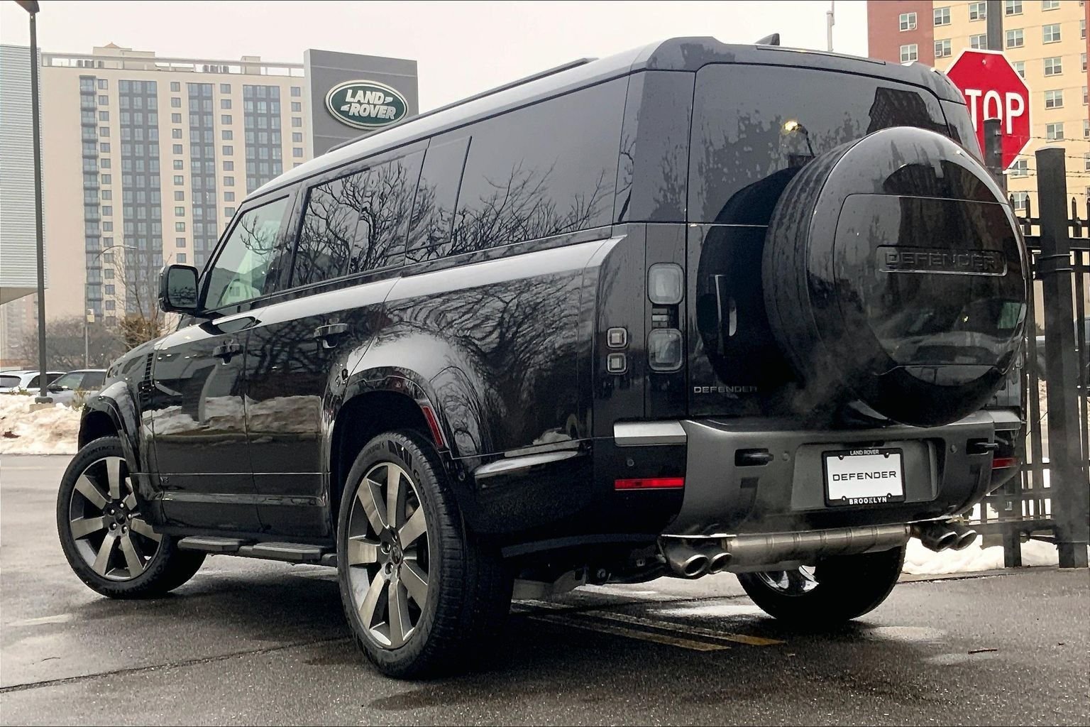 2026 Land Rover Defender V8 - Photo 12