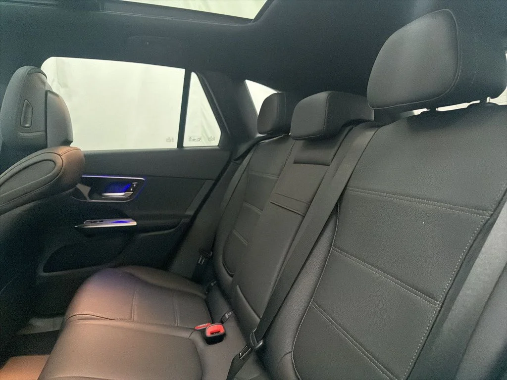 Used 2026 White Mercedes-Benz GLC 300 image 18