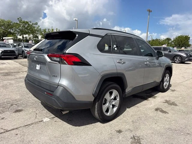 Used 2020 Silver Toyota XLE image 12