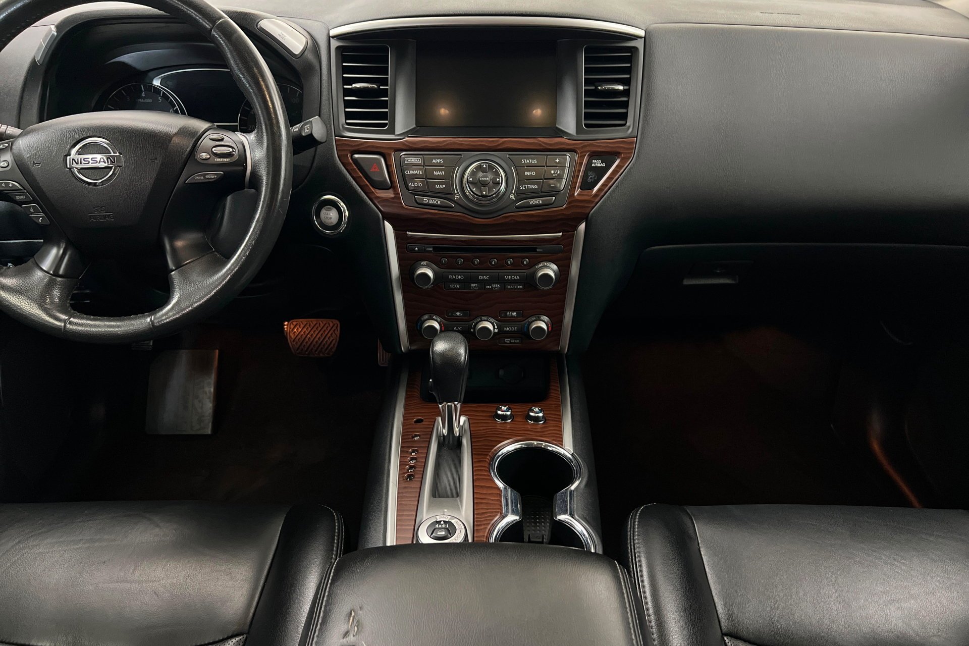 Used 2017 Pearl White Nissan Platinum image 14