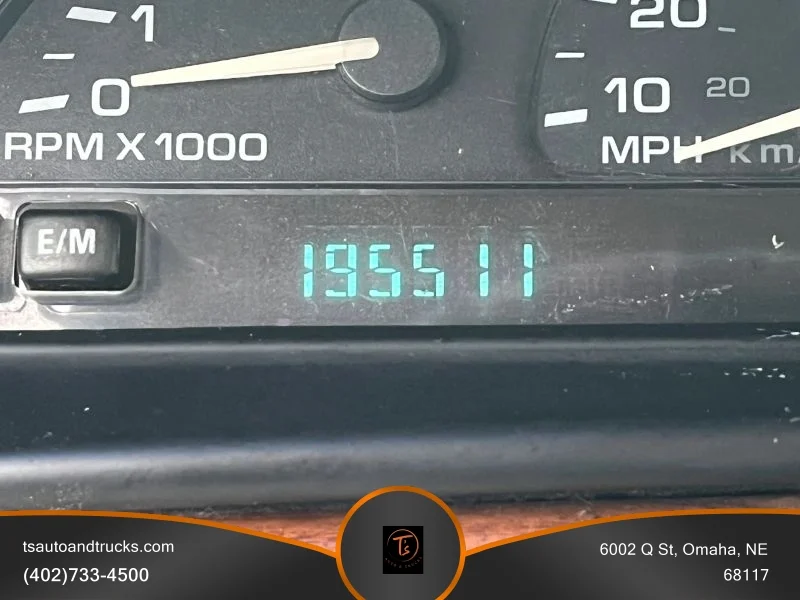 Used 1998 Gold Oldsmobile Sedan 4D image 25