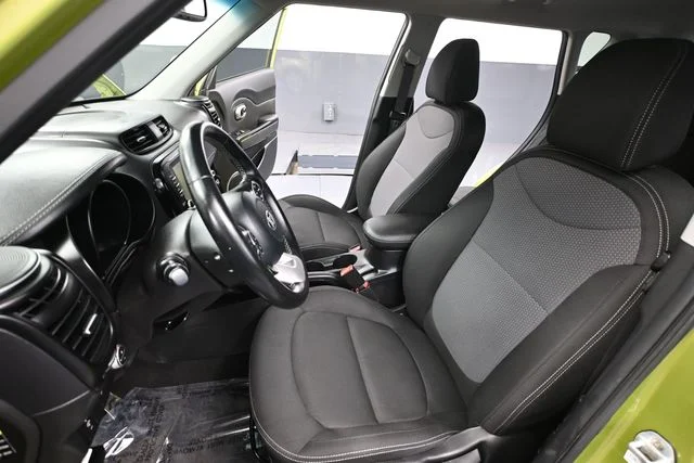 Used 2019 Green Kia Plus image 24