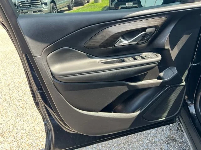 Used 2024 Ebony Twilight Metallic GMC SLE image 12