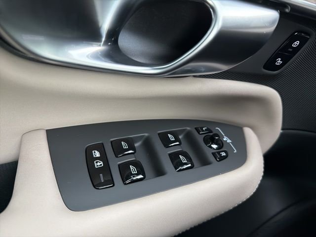 2026 Volvo XC90 Plus - Photo 22