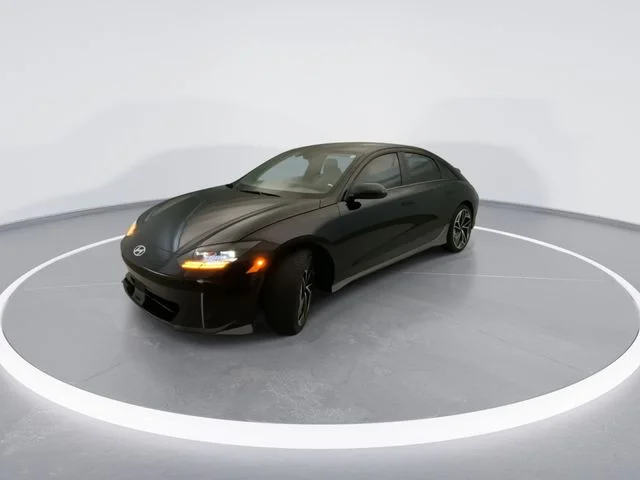 Used 2024 Black Hyundai SEL image 2