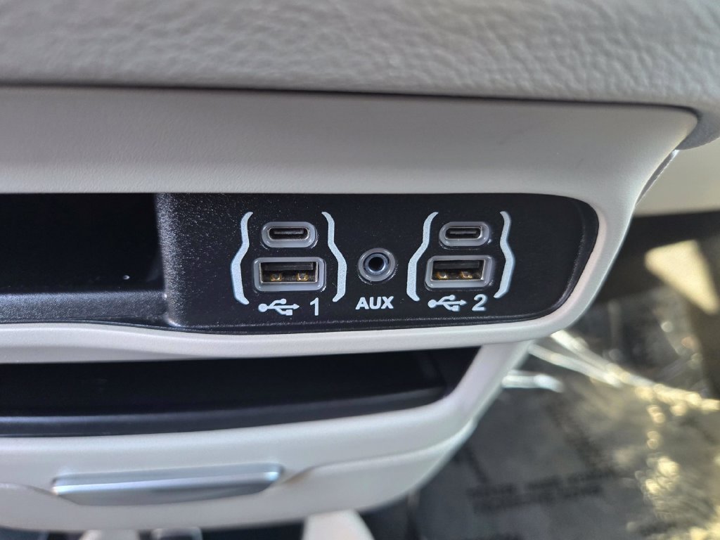 Used 2023 Black Chrysler Touring L image 18