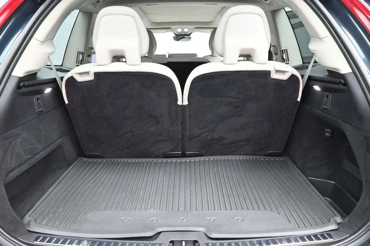 Used 2023 Blue Volvo Plus image 9