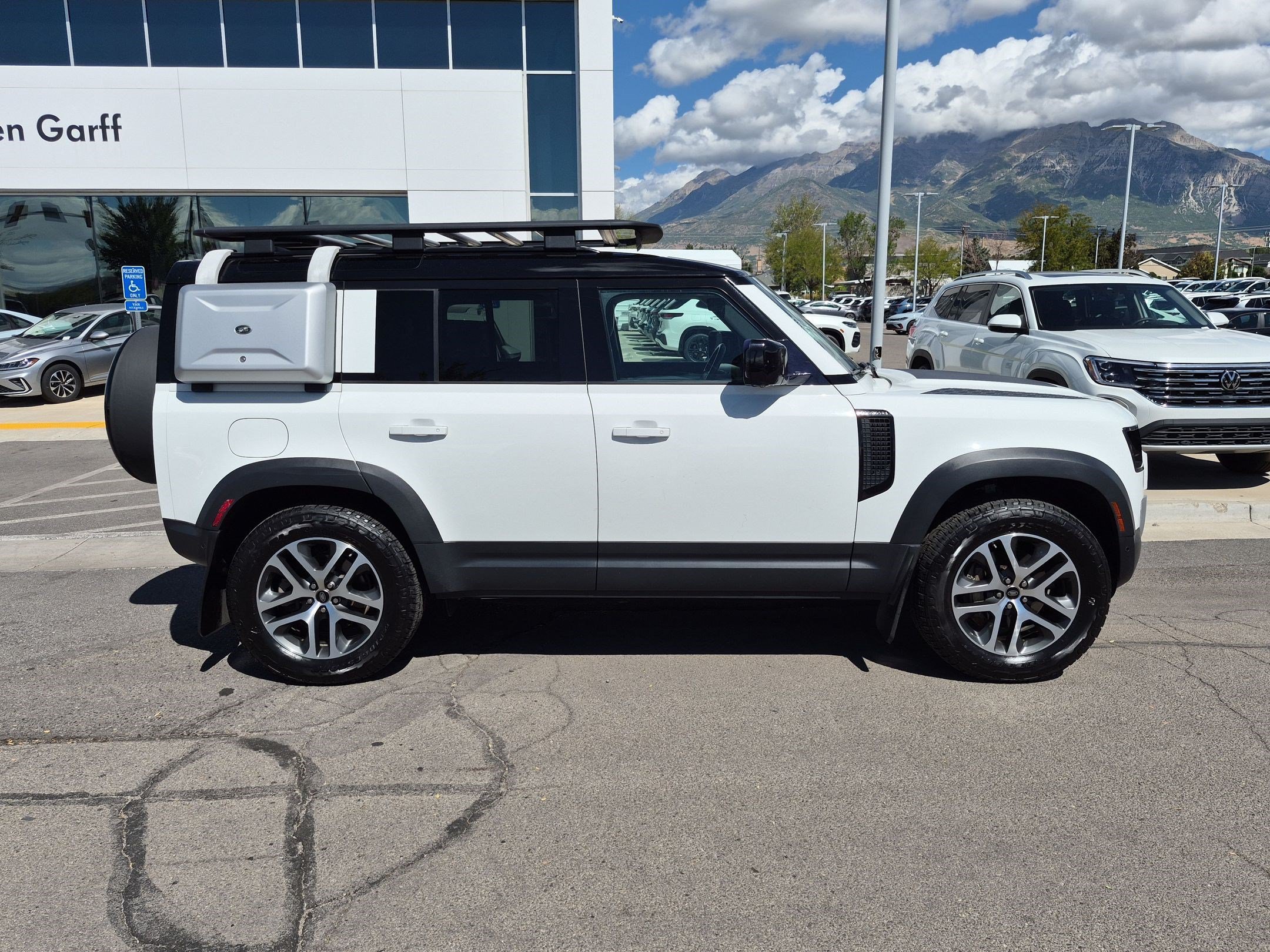 Used 2020 Fuji White Land Rover HSE image 2