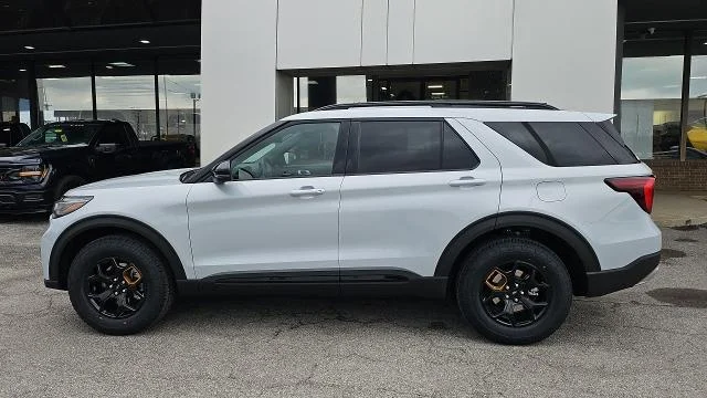 New 2026 Space White Metallic Ford Tremor AWD image 21
