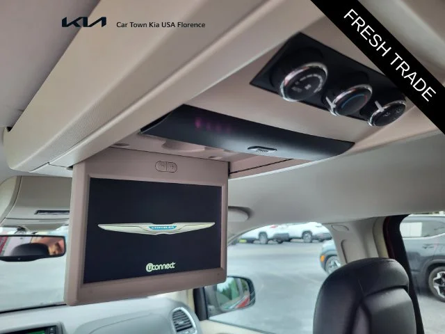 Used 2014 Red Chrysler Touring image 17